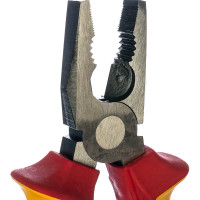 Пассатижи с изолированными рукоятками 6 дюймов Sata 70331