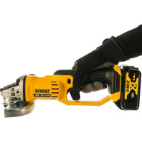 Угловая аккумуляторная шлифмашина DEWALT DCG 412 M2