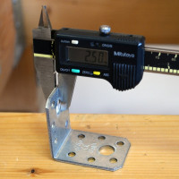 Перфорированный уголок ALBERTS оцинкованный 50х50х35х2,5мм, 336455