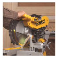 Торцовочная пила DEWALT DWS 780