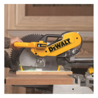 Торцовочная пила DEWALT DWS 780
