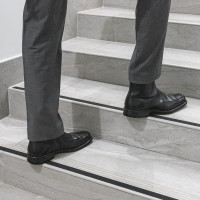 Противоскользящая клейкая лента AVIORA 25 мм, 5 м, черная 302-018