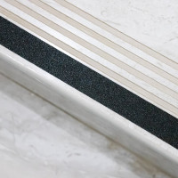 Противоскользящая клейкая лента AVIORA 25 мм, 5 м, черная 302-018