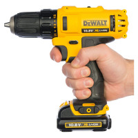 Аккумуляторная дрель-шуруповерт DEWALT DCD 710 C2