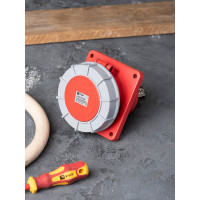 Розетка стационарная внутренняя угловая EKF 4442 3Р+РЕ 125А 380В IP67 ps-4442-125-380