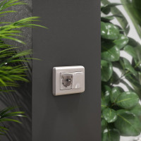 Двойная влагозащищенная розетка WERKEL W1172213 с заземлением с защитными крышками и шторками перламутровый a057289