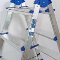 Двусторонняя алюминиевая стремянка РемоКолор 4 ступени 63-0-024