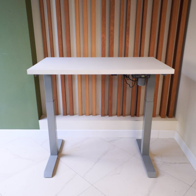 Стол StolStoya МОТОР UP с регулируемой высотой подстолье серое и столешница МДФ эмаль белая 140x70 SE211ISW14070