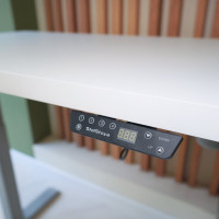 Стол StolStoya МОТОР UP с регулируемой высотой подстолье серое и столешница МДФ эмаль белая 140x70 SE211ISW14070