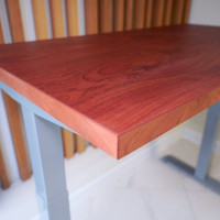 Стол StolStoya МОТОР UP с регулируемой высотой подстолье серое и столешница МДФ шпон красное дерево SE211ISKD14070