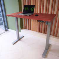 Стол StolStoya МОТОР UP с регулируемой высотой подстолье серое и столешница МДФ шпон красное дерево SE211ISKD14070