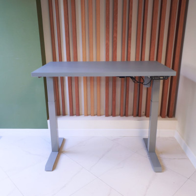 Стол StolStoya МОТОР UP с регулируемой высотой подстолье серое и столешница МДФ эмаль серая 140x70 SE211ISS14070