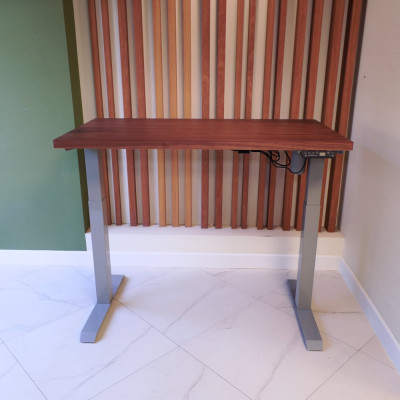 Стол с регулируемой высотой StolStoya МОТОР UP 160x80 см, подстолье серое, столешница МДФ шпон, американский орех SE211ISAO16080