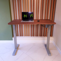 Стол StolStoya МОТОР UP с регулируемой высотой подстолье серое и столешница МДФ шпон американский орех SE211ISAO12065