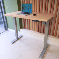 Стол StolStoya МОТОР UP с регулируемой высотой подстолье серое и столешница МДФ шпон беленый дуб 140x70 SE211ISBD14070