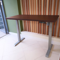 Стол StolStoya МОТОР UP с регулируемой высотой подстолье серое и столешница МДФ шпон венге 120x65 SE211ISV12065