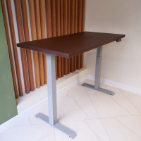 Стол StolStoya МОТОР UP с регулируемой высотой подстолье серое и столешница МДФ шпон венге 120x65 SE211ISV12065