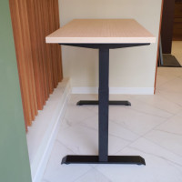 Стол StolStoya МОТОР UP с регулируемой высотой подстолье черное и столешница МДФ шпон беленый дуб SE211IBBD12065