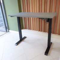 Стол StolStoya МОТОР UP с регулируемой высотой подстолье черное и столешница МДФ эмаль серая 120x65 SE211IBS12065