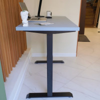 Стол StolStoya МОТОР UP с регулируемой высотой подстолье черное и столешница МДФ эмаль серая 120x65 SE211IBS12065