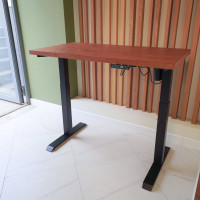 Стол StolStoya МОТОР UP с регулируемой высотой, подстолье черное и столешница МДФ шпон красное дерево SE211IBKD12065