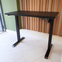 Стол StolStoya МОТОР UP с регулируемой высотой подстолье черное и столешница МДФ эмаль черная 120x65 SE211IBB12065