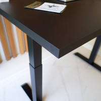 Стол StolStoya МОТОР UP с регулируемой высотой подстолье черное и столешница МДФ эмаль черная 120x65 SE211IBB12065