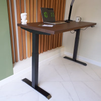 Стол StolStoya МОТОР UP с регулируемой высотой подстолье черное и столешница МДФ шпон венге 140x70 SE211IBV14070