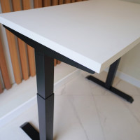 Стол StolStoya МОТОР UP с регулируемой высотой подстолье черное и столешница МДФ эмаль белая 140x70 SE211IBW14070