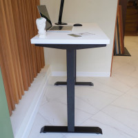 Стол StolStoya МОТОР UP с регулируемой высотой подстолье черное и столешница МДФ эмаль белая 140x70 SE211IBW14070