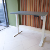 Стол с регулируемой высотой StolStoya МОТОР UP подстолье белое и столешница МДФ эмаль Серая 120x65 SE211/120WS