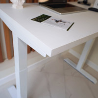 Стол с регулируемой высотой StolStoya МОТОР UP подстолье белое и столешница МДФ эмаль Белая 140x70 SE211/140W