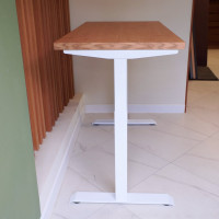 Стол с регулируемой высотой StolStoya МОТОР UP подстолье белое и столешница МДФ шпон Дуб европейский SE211I140WDE