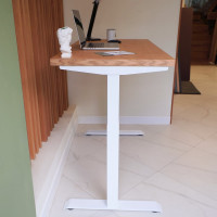 Стол с регулируемой высотой StolStoya МОТОР UP подстолье белое и столешница МДФ шпон Дуб европейский SE211I140WDE