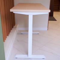 Стол с регулируемой высотой StolStoya МОТОР UP подстолье белое и столешница МДФ шпон Беленый дуб 140x70 SE211I140WBD