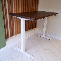 Стол с регулируемой высотой StolStoya МОТОР UP подстолье белое и столешница МДФ шпон Венге 140x70 SE211/140WV