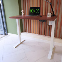 Стол с регулируемой высотой StolStoya МОТОР UP подстолье белое и столешница МДФ шпон Американский орех SE211/140WAO