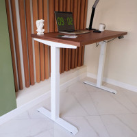 Стол с регулируемой высотой StolStoya МОТОР UP подстолье белое и столешница МДФ шпон Американский орех SE211/140WAO