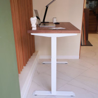 Стол с регулируемой высотой StolStoya МОТОР UP подстолье белое и столешница МДФ шпон Американский орех SE211/140WAO