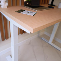 Стол с регулируемой высотой StolStoya МОТОР UP подстолье белое и столешница МДФ шпон Беленый дуб 140x70 SE211I140WBD