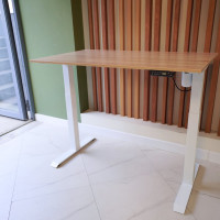 Стол с регулируемой высотой StolStoya МОТОР UP рама белая, столешница ЛДСП, Дуб светлый, 125x75 PE211IWSLDS125