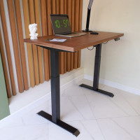 Стол StolStoya МОТОР с регулируемой высотой подстолье черное и столешница МДФ шпон американский орех SE211IBAO14070