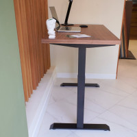 Стол StolStoya МОТОР с регулируемой высотой подстолье черное и столешница МДФ шпон американский орех SE211IBAO14070