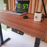 Стол StolStoya МОТОР с регулируемой высотой подстолье черное и столешница МДФ шпон американский орех SE211IBAO14070