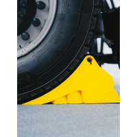 Противооткатный упор для грузового транспорта Autofamily TRUCK WAY G53 с противоскользящей стальной пластиной, желтый TW.G.53.01.02