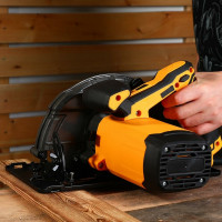 Дисковая (циркулярная) пила DEKO DKCS2400-210 2400 Вт, диск 210 мм 063-4319