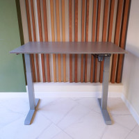 Стол с регулируемой высотой StolStoya МОТОР UP рама серая, столешница ЛДСП, Вулкан, 130x60 PE211ISSLS130