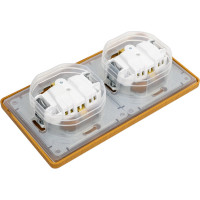 Розетка Systeme Electric Glossa Дуб 2-ая с/з, со шторками, в сборе, IP44 SE GSL000547