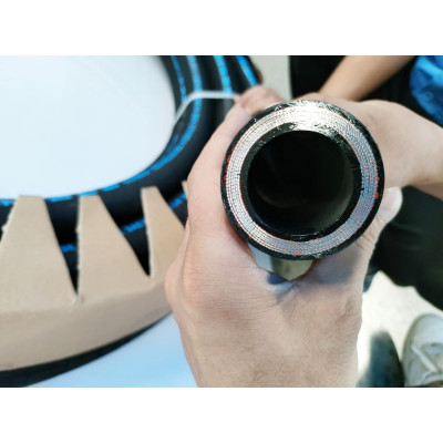 Рукав высокого давления HEIBERG Dn32 SAE 100 R15, 1 1, рост 4" ,W.P.420 BAR, (-55C), 20 м 0004SAE32