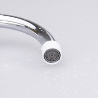 Смеситель для кухни с гайкой Ekko с белым наконечником и ручками E49118-7